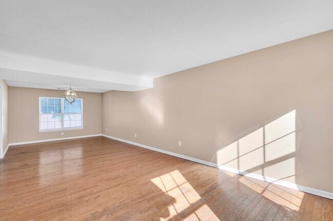 Building Photo - 3319 Reades Way