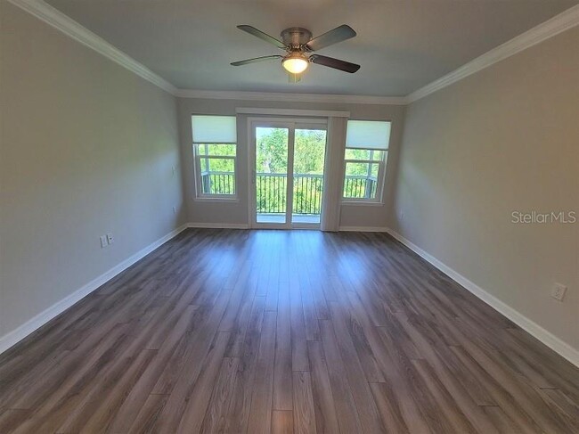 Building Photo - 5041 Royal Palms Wy