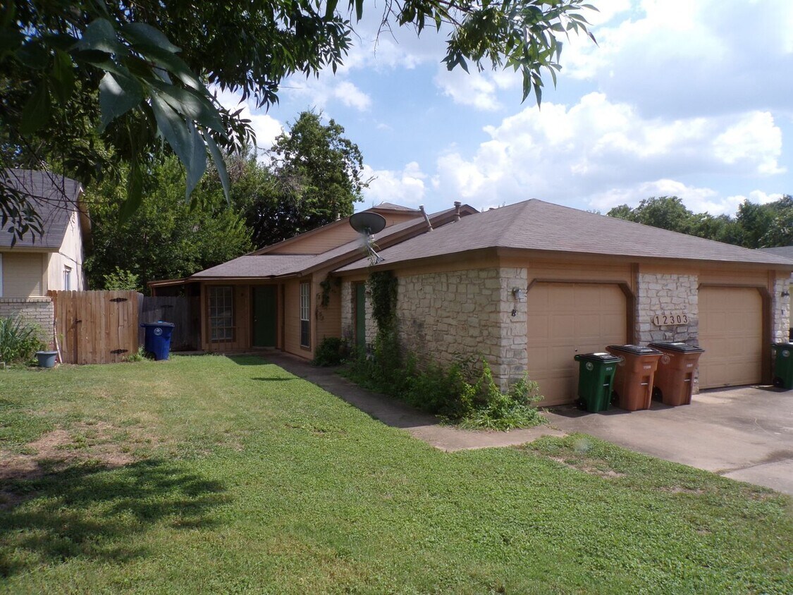 Primary Photo - Hemi Properties LLC2 (12303 Patron Dr)