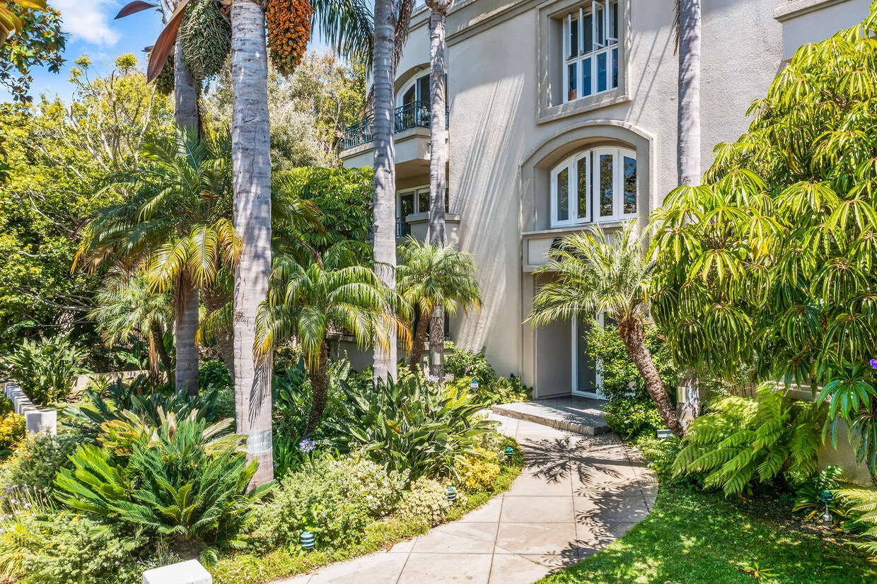 Primary Photo - 446 San Vicente Blvd
