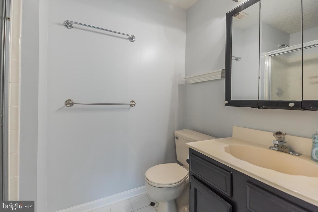 23 Teaberry Ct, Evesham Township, NJ 08053 Room for Rent in Evesham