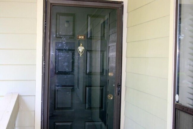 Foto del edificio - 906 Park Ridge Cir