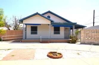 Building Photo - 2004 Piedra China St