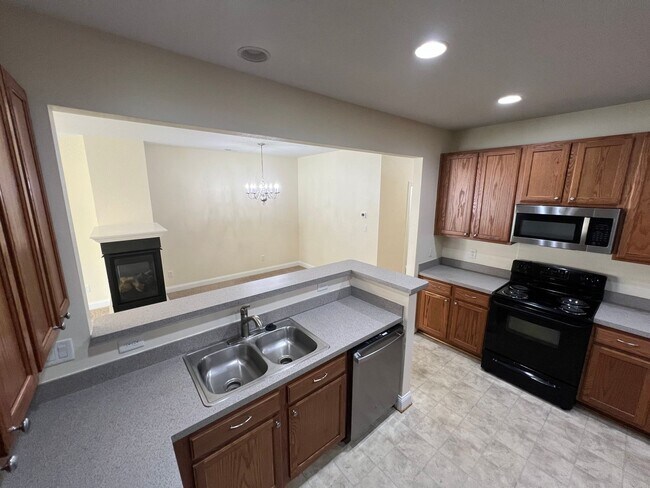 Building Photo - 940 Sugar Oak Dr