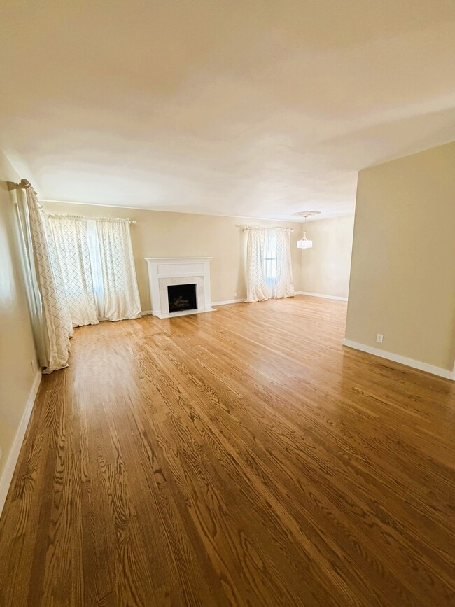 Foto del edificio - 1803 N Flower St