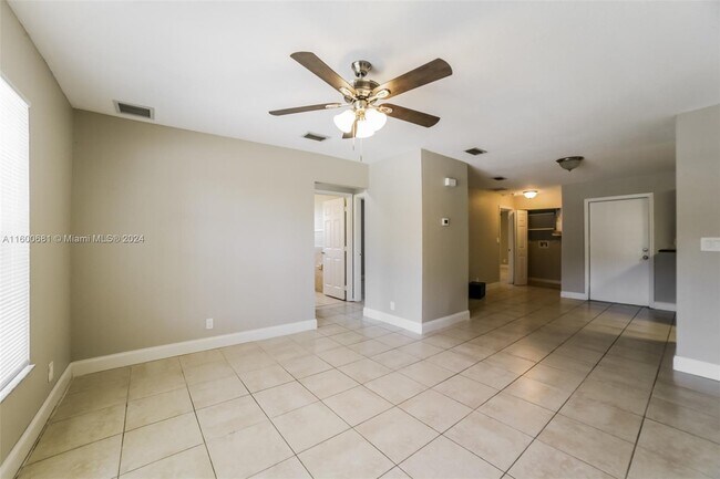 Building Photo - 341 NE 34th Ct