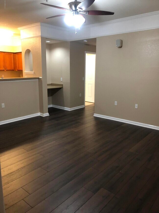 Foto del edificio - 8550 Touchton Rd