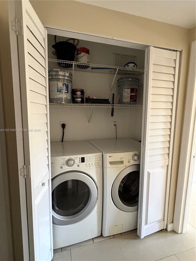 Building Photo - 2200 E Preserve Way