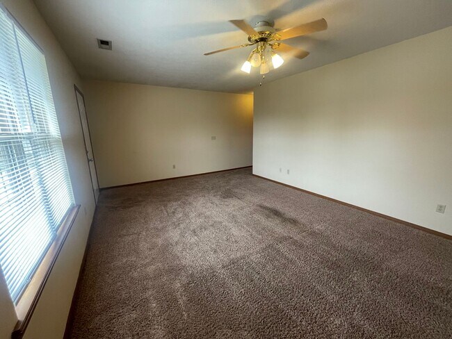 Building Photo - edge