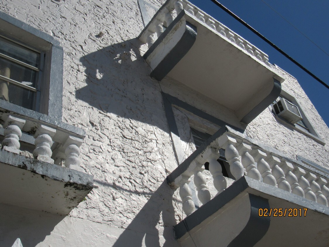 Building Photo - 967 SW 5th St