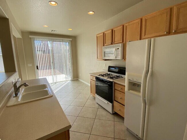 Foto del edificio - 6327 Sun Briar Ct