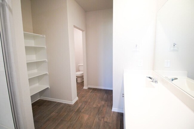 Foto del edificio - 472 Desert Willow