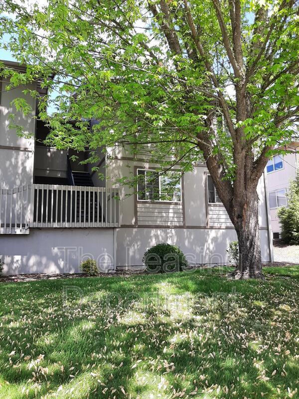 Building Photo - 2141 NW North Hill Dr
