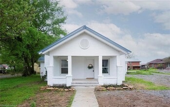 Building Photo - 110 S 13th St