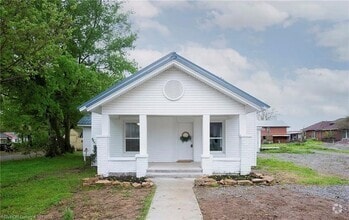 Building Photo - 110 S 13th St
