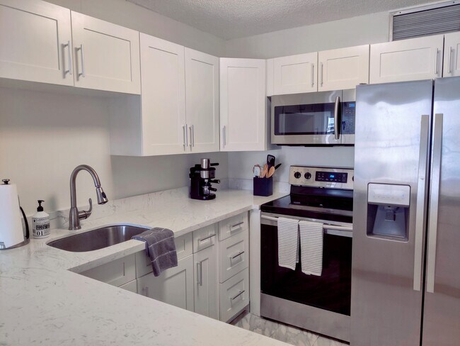 Building Photo - 2575 Kuhio Ave