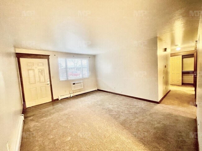 Foto del edificio - 1628 Azalea Dr