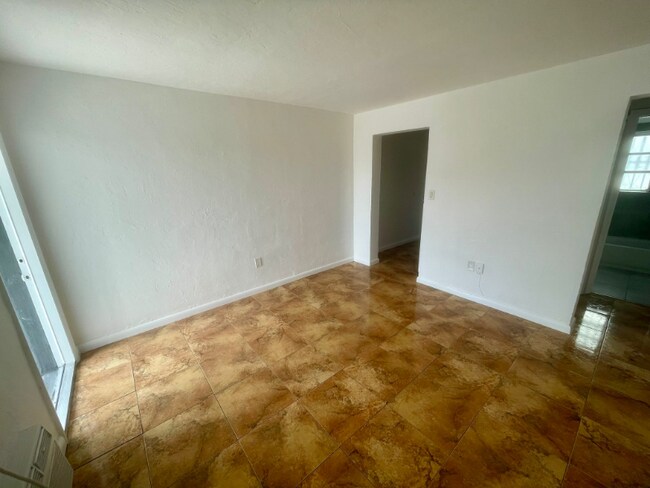 Foto del edificio - 1401 NW 60th St