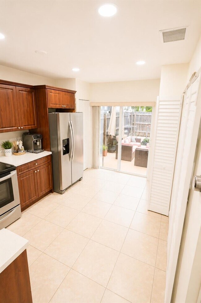 Building Photo - 8381 SW 148th Ave