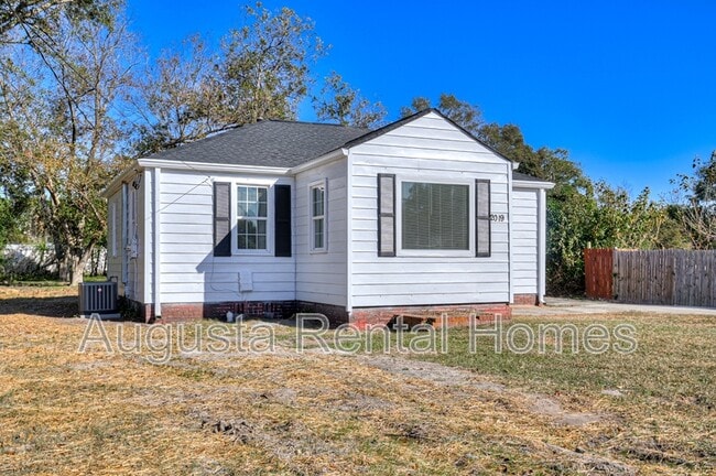 Building Photo - 2019 Roosevelt Dr