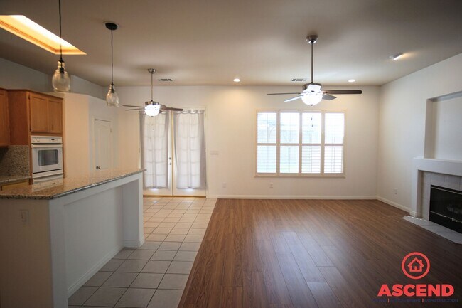 Foto del edificio - 8407 Glenlakes Ct