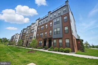 Building Photo - 44623 Wolfhound Sq