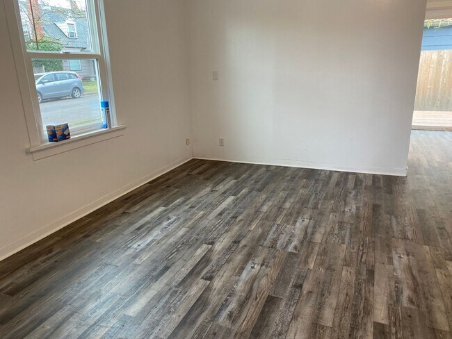 Building Photo - Newly Updated House 1 Mile From OSU Campus!