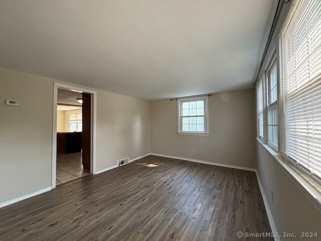 Building Photo - 10 Sachem St