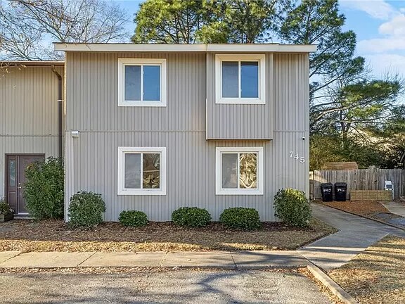 Building Photo - 745 Alder Cir