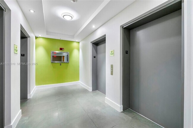 Building Photo - 133 NE 2nd Ave