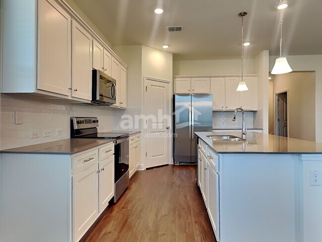 Building Photo - 27445 St Andrews Avenue