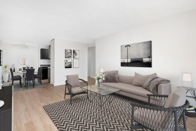 1-BR/1BA Living Area - 441 W. Oakdale
