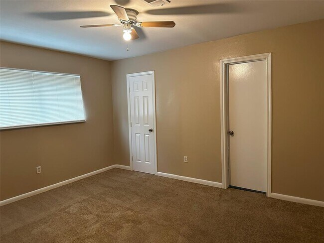 Foto del edificio - 11323 Sageway Dr