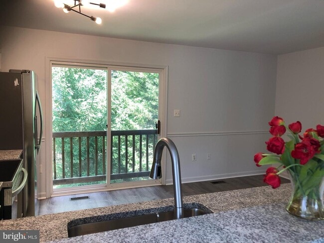 Building Photo - 5558 Clifton Crest Way