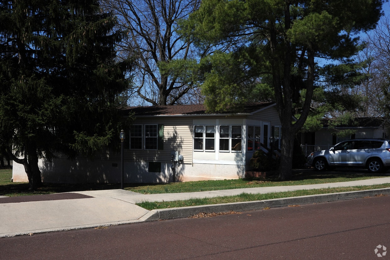 Red Hill Estates MHC Apartments in Red Hill, PA