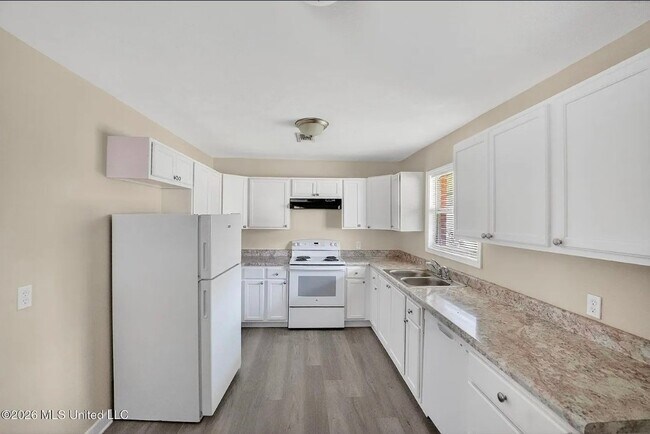 Foto del edificio - 2920 Lakewood Dr
