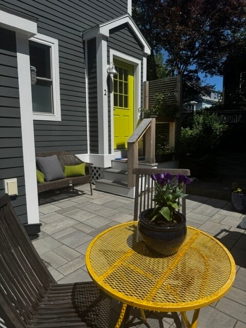 Entrada con patio - 33 Atlantic St