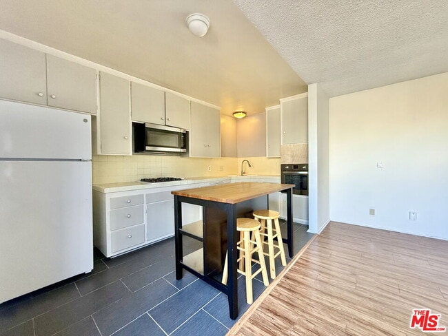 Foto del edificio - 127 Loma Vista St