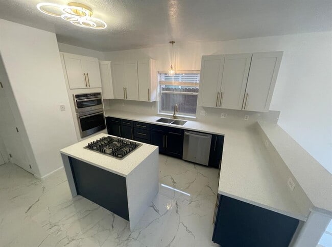 Building Photo - 556 Cedar Fork Dr