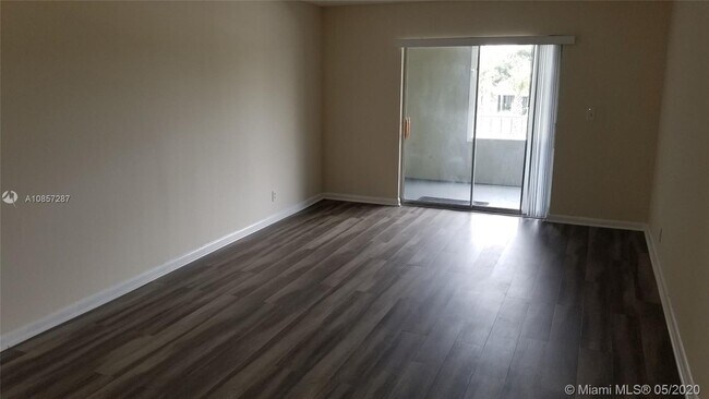 Foto del edificio - 7700 NW 30th St