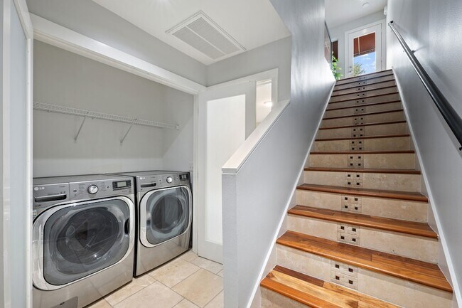 Foto del edificio - 4213 Dickason Ave