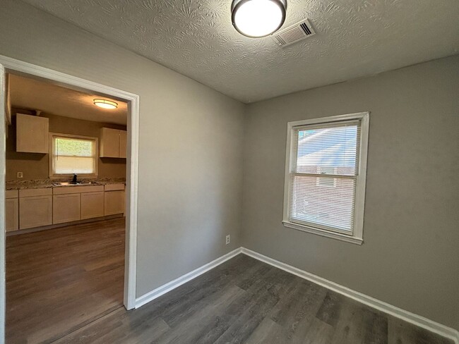 Foto del edificio - New On the Market!