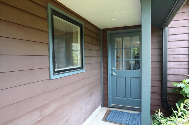 Foto del edificio - 36 Northwoods Rd