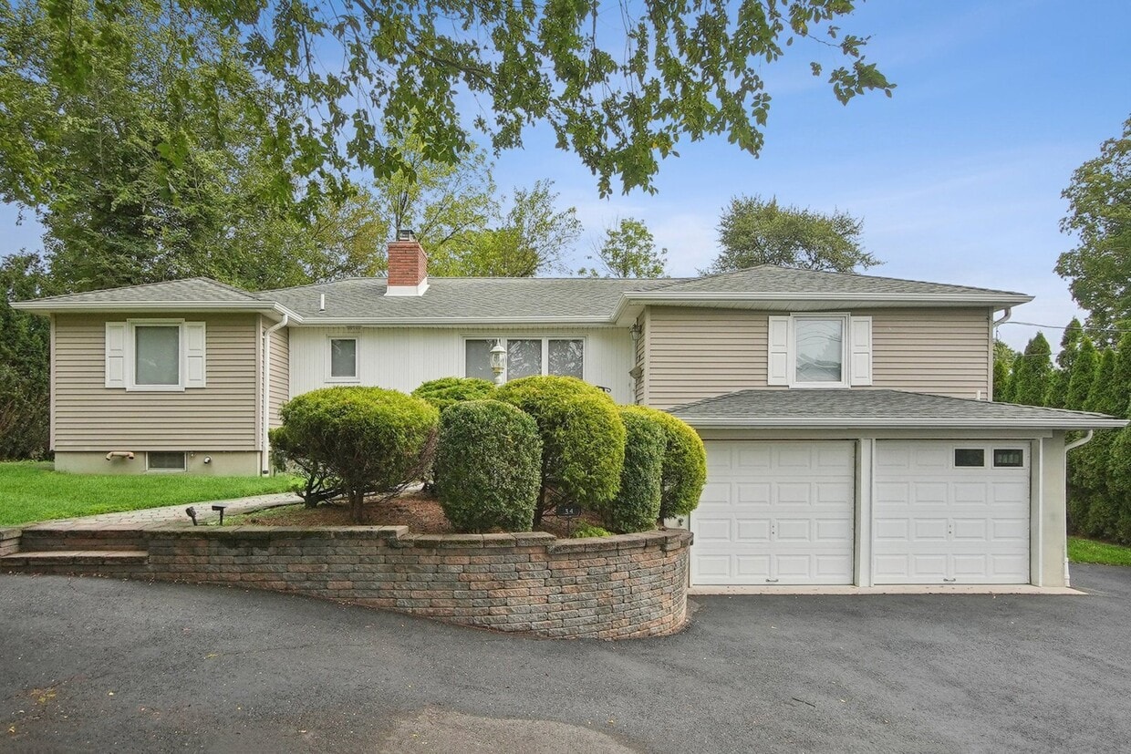 Primary Photo - 34 Lewis Dr