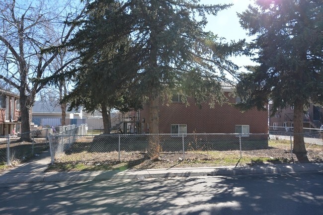 Building Photo - 5430 W 3rd Pl