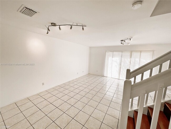 Building Photo - 3 br, 2.5 bath Townhome - 844 NW 208th Dr ...