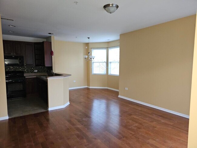 Building Photo - 2215 Aurora Dr