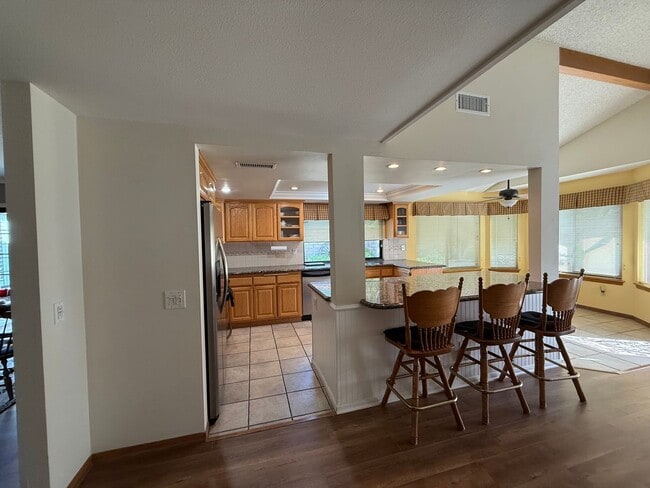 Foto del edificio - First time rental in a terrific East Simi Valley neighborhood.