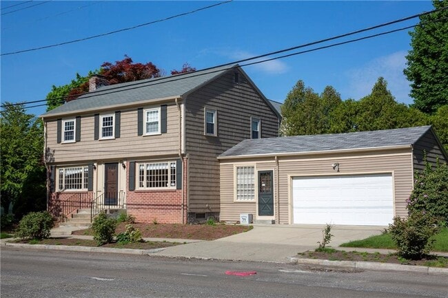 Building Photo - 470 Elmgrove Ave