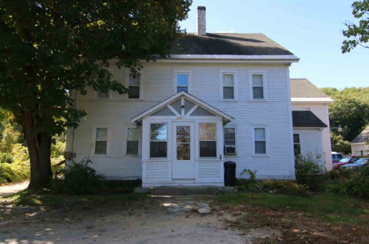 Building Photo - 237 King St